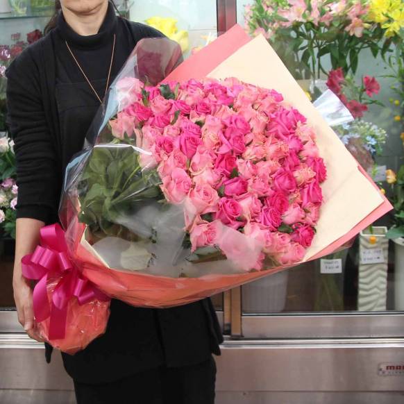 ピンクバラミックス１００本の花束