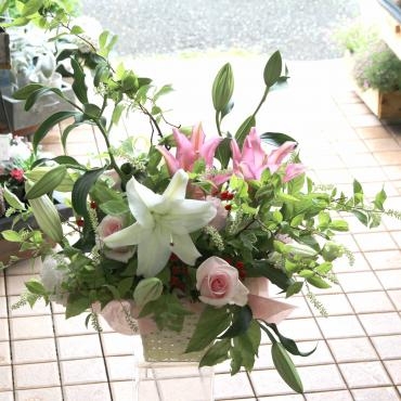 ユリのアレンジメント｜「フローラント」　（静岡県三島市の花キューピット加盟店 花屋）のブログ