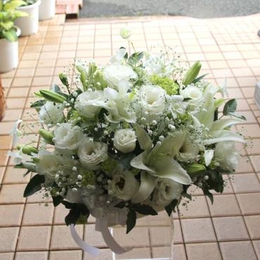 御供　白ユリのアレンジメントをお届けしました。｜「フローラント」　（静岡県三島市の花キューピット加盟店 花屋）のブログ