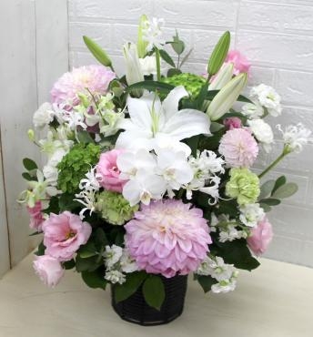 御供　四十九日アレンジメントお届けいたしました＜洋花のピンク・白・緑＞｜「フローラント」　（静岡県三島市の花キューピット加盟店 花屋）のブログ