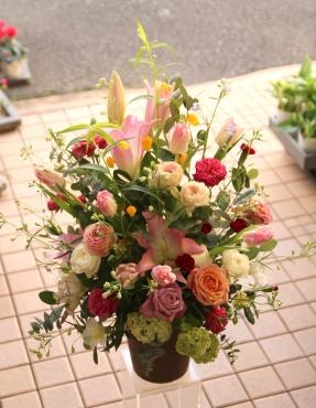 退職祝のアレンジメント　華やかなイメージでお作りしました｜「フローラント」　（静岡県三島市の花キューピット加盟店 花屋）のブログ