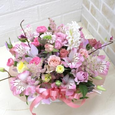 花言葉は「控えめな愛らしさ」「輝かしい」送別用のお花に思いを込めてお作りしました。フローラント｜「フローラント」　（静岡県三島市の花キューピット加盟店 花屋）のブログ