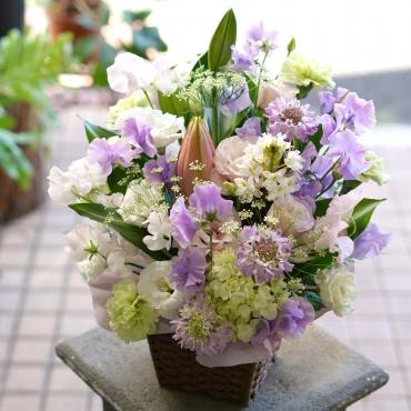 優しい色合い　御供アレンジメント　フローラント「フローラント」（静岡県三島市の花屋）のギャラリー写真