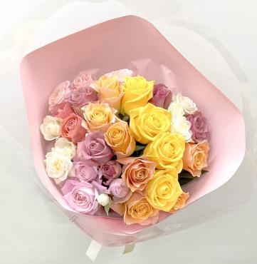 お誕生日♡カラフル♡バラのブーケを配達しました　三島市花屋　フローラント｜「フローラント」　（静岡県三島市の花キューピット加盟店 花屋）のブログ