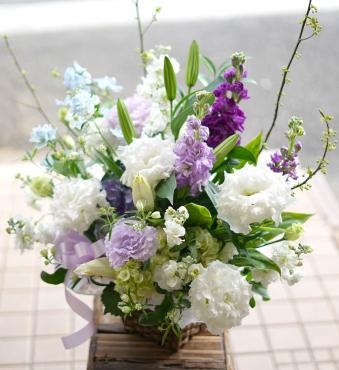ホワイト・ブルーの御供アレンジメント　配達しました　フローラント｜「フローラント」　（静岡県三島市の花キューピット加盟店 花屋）のブログ