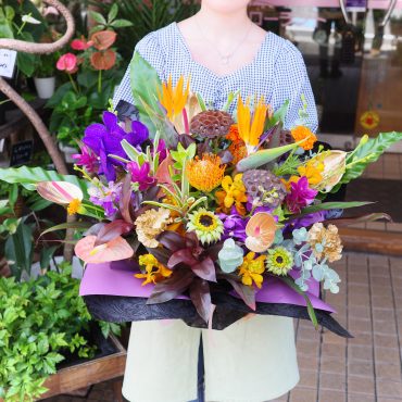 🌺 夏を彩るトロピカルフラワーアレンジメント 🌴｜「フローラント」　（静岡県三島市の花キューピット加盟店 花屋）のブログ