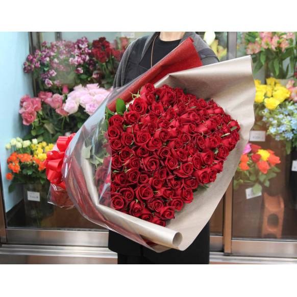 赤バラ９９本の花束
