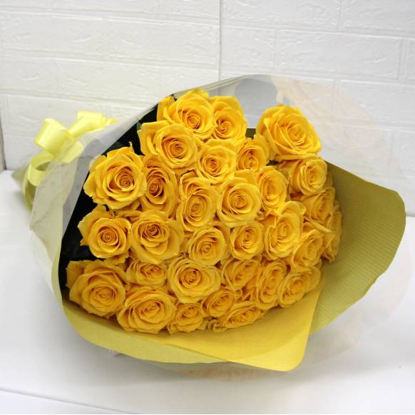 幸せの黄色いバラ３０本の花束